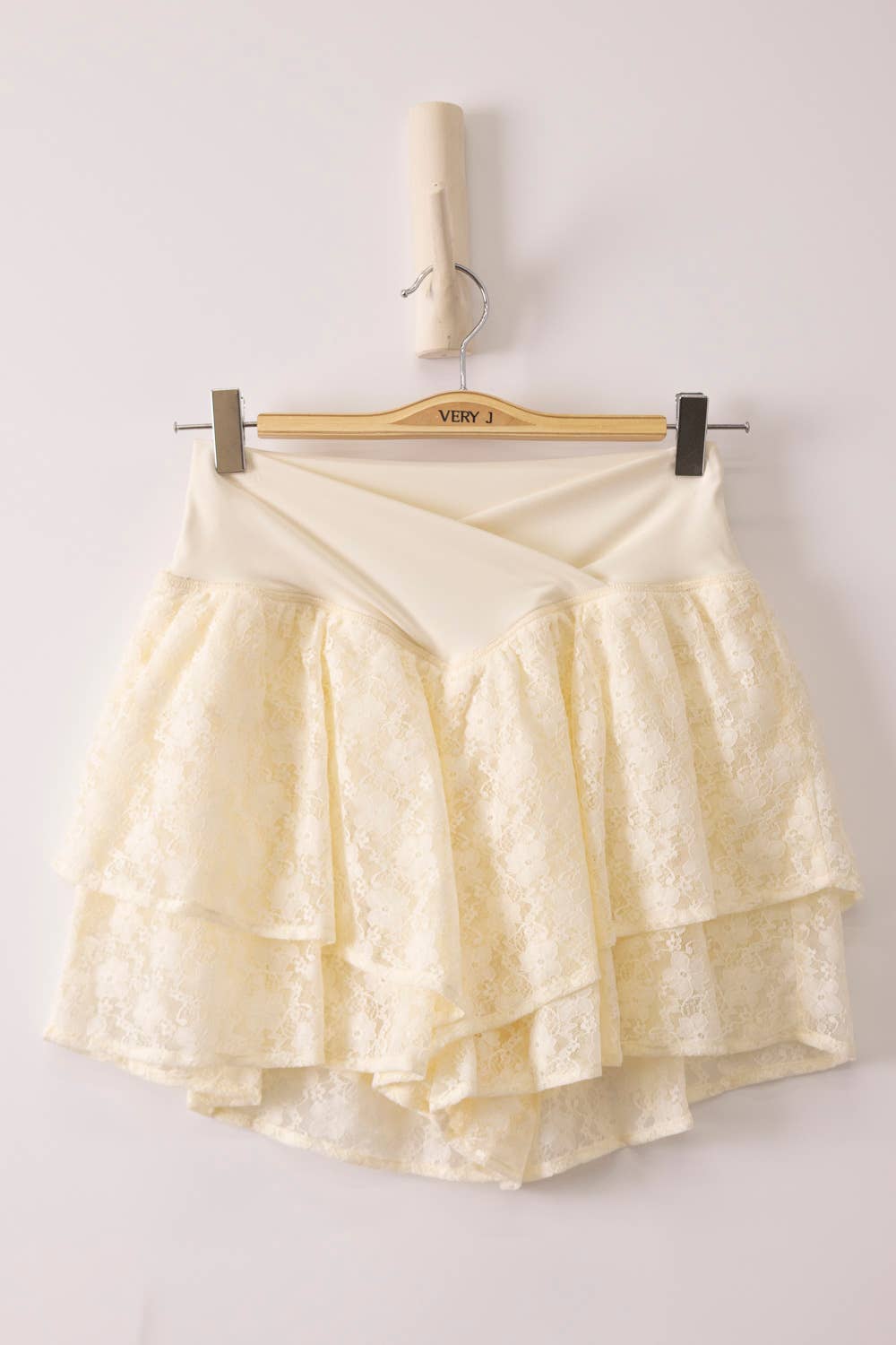 NP71042-Double Layered Hem Lace Activewear Shorts: CREAM / S-M-L/2-2-2