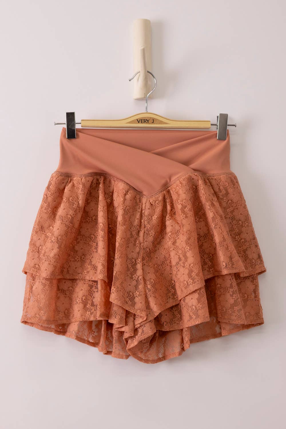 NP71042-Double Layered Hem Lace Activewear Shorts: CREAM / S-M-L/2-2-2