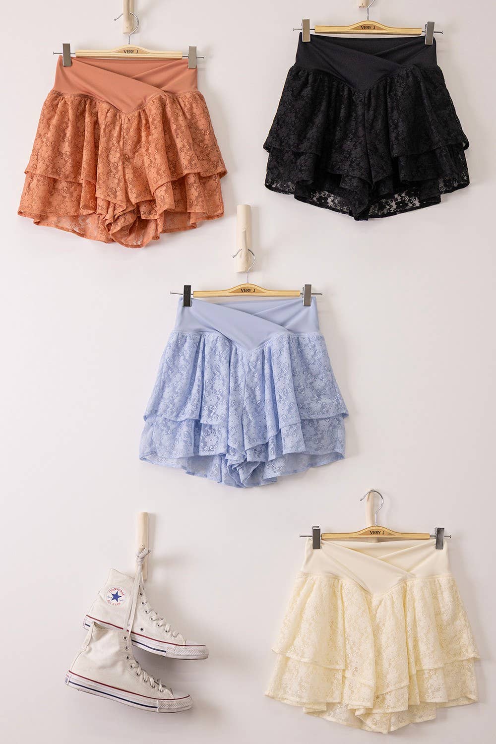NP71042-Double Layered Hem Lace Activewear Shorts: CREAM / S-M-L/2-2-2