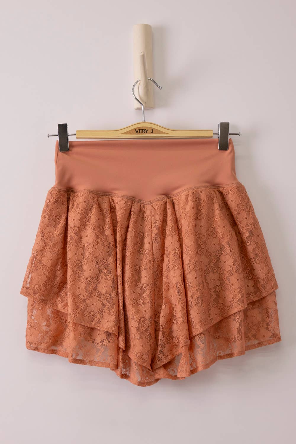 NP71042-Double Layered Hem Lace Activewear Shorts: CREAM / S-M-L/2-2-2