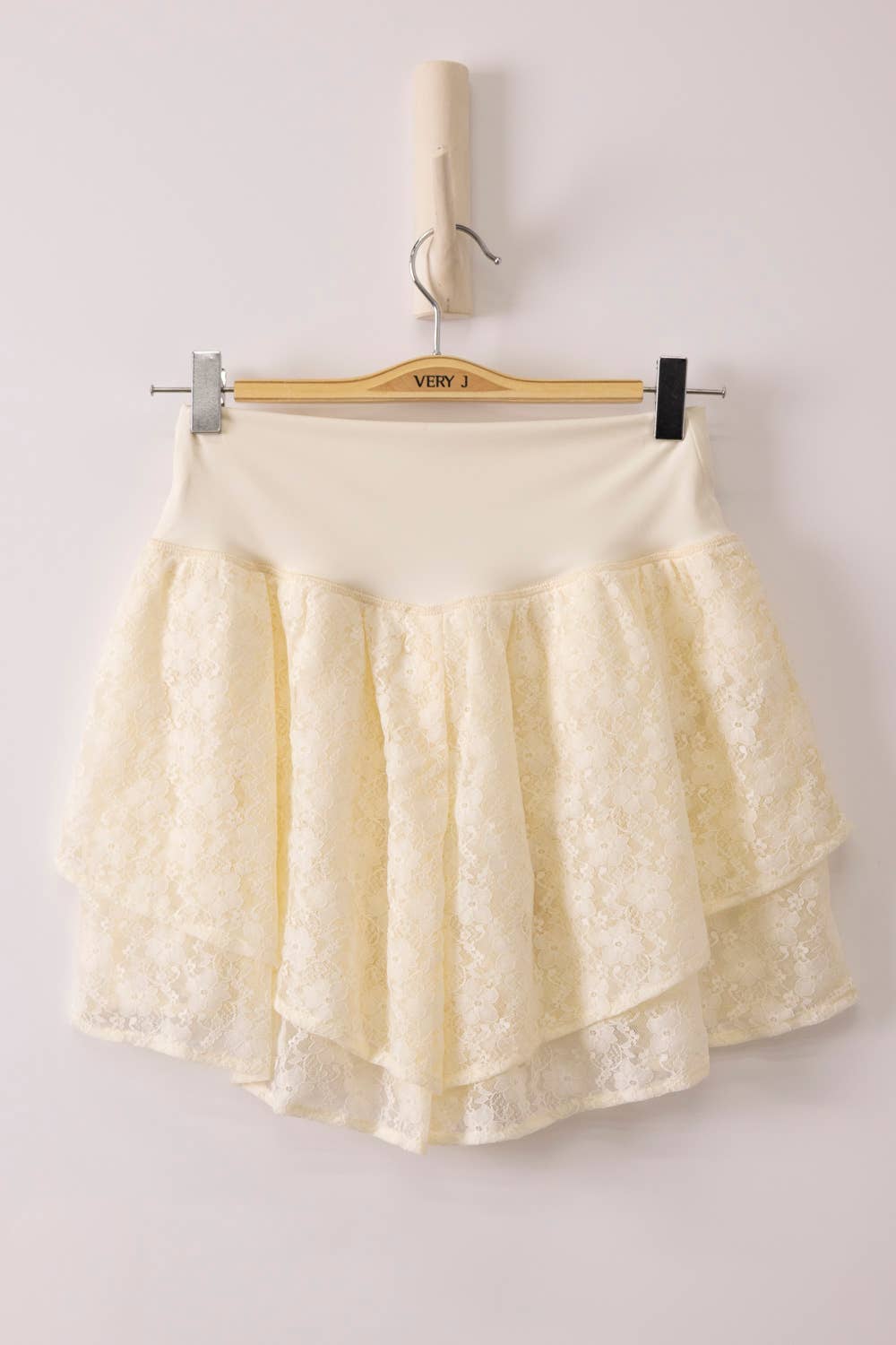 NP71042-Double Layered Hem Lace Activewear Shorts: CREAM / S-M-L/2-2-2